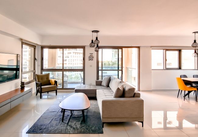  à Tel Aviv - Jaffa - Spacious and Bright Condo in Kohav Hatsafon FeelHome